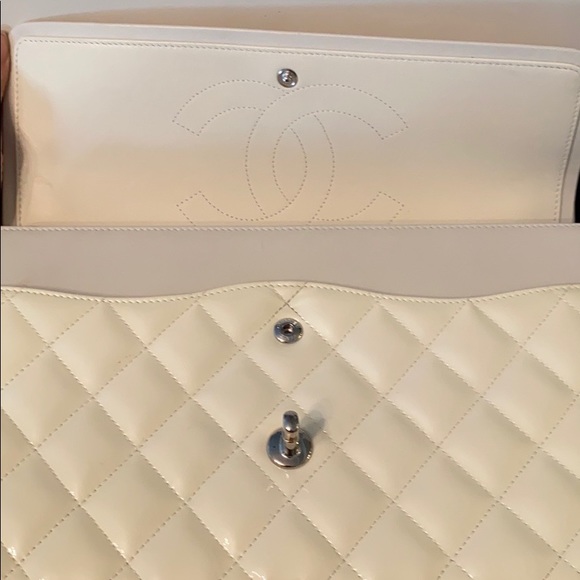 Authentic Chanel Classic flap - Picture 8 of 12